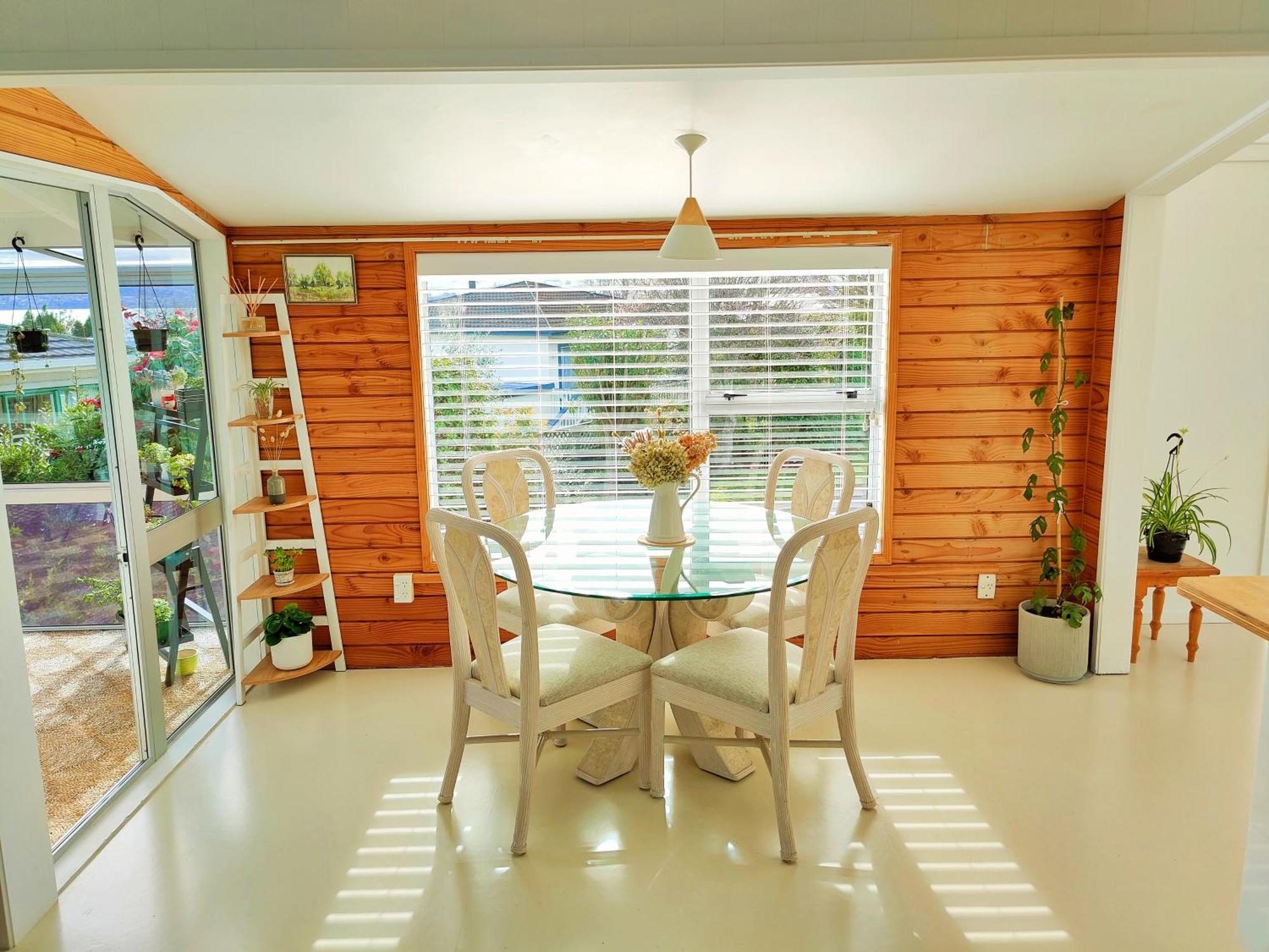 Delight In Birch-Lake View Holiday Home Taupo Eksteriør billede
