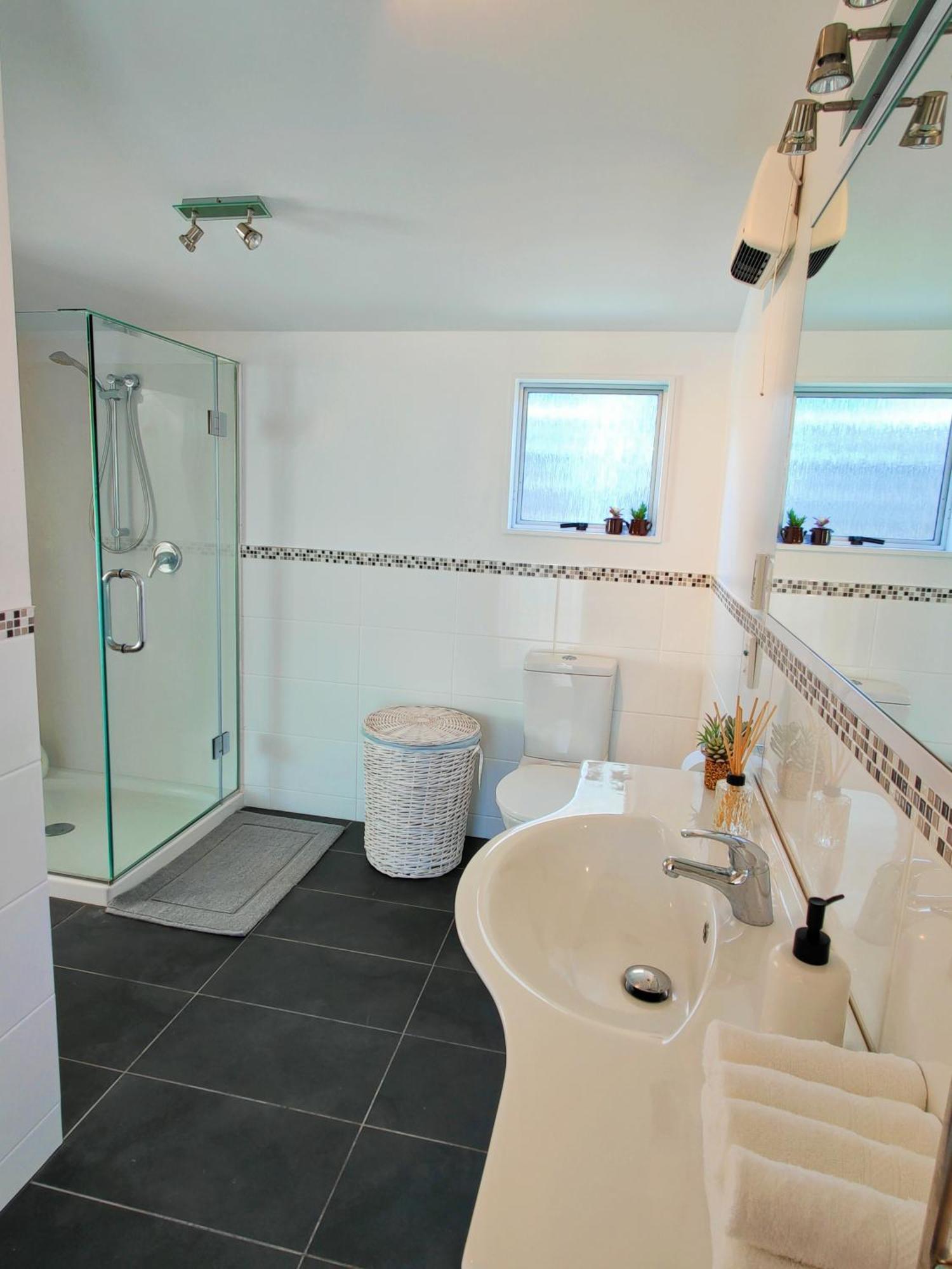 Delight In Birch-Lake View Holiday Home Taupo Eksteriør billede